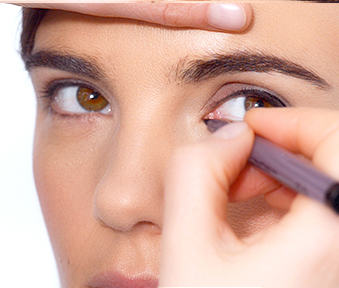 kort vride Syge person Sådan mestrer du flydende eyeliner | Oriflame Cosmetics