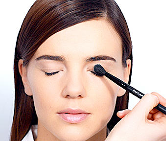 kort vride Syge person Sådan mestrer du flydende eyeliner | Oriflame Cosmetics